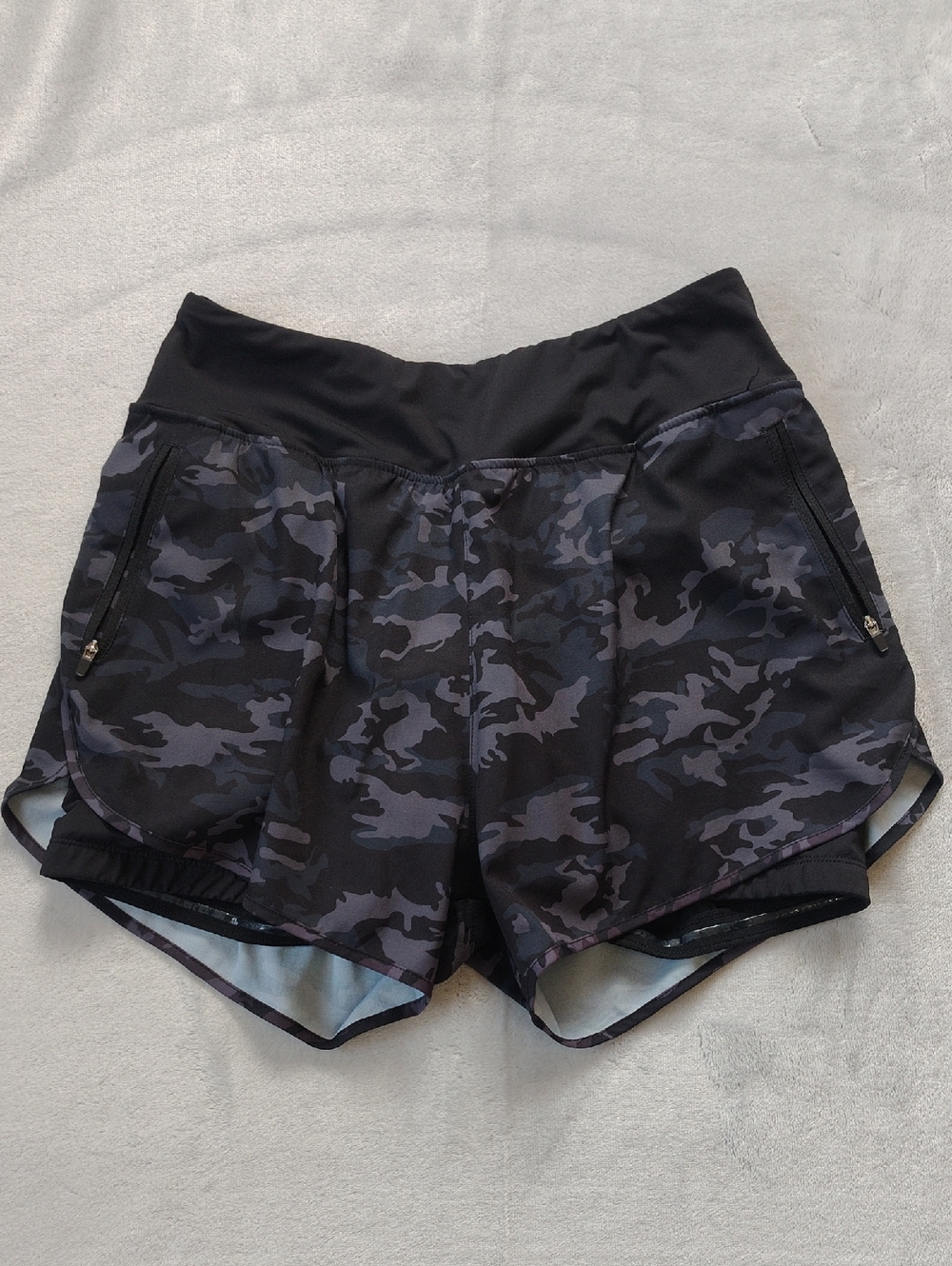 Bikewa Black and Gray Camo Padded Cycling Shorts Size Large